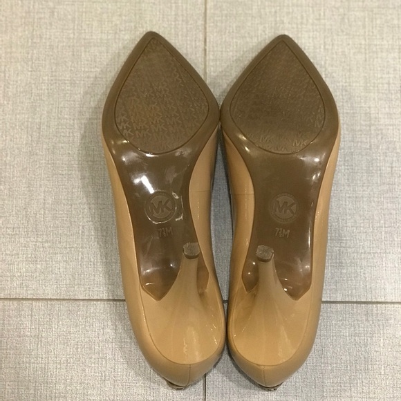 Michael Kors Tan 3 Inch High Heel - Picture 4 of 6
